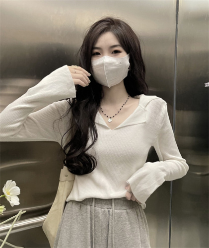 V-neck knitted bottoming shirt with slim-fit hot girl polo-neck long-sleeved top for women