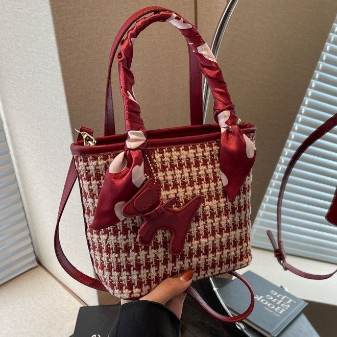 Wedding bag, high-quality small bag, women's bag, large capacity, new red envelope, portable bucket bag, wedding bride's crossbody bag