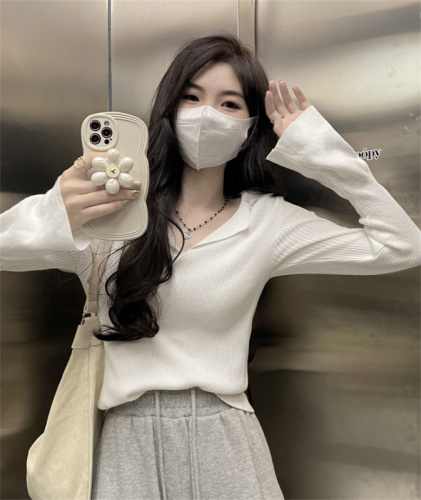 V-neck knitted bottoming shirt with slim-fit hot girl polo-neck long-sleeved top for women