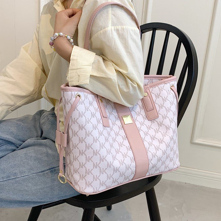 High-end niche design tote bag for women, new trendy shoulder handbag, crossbody, versatile temperament