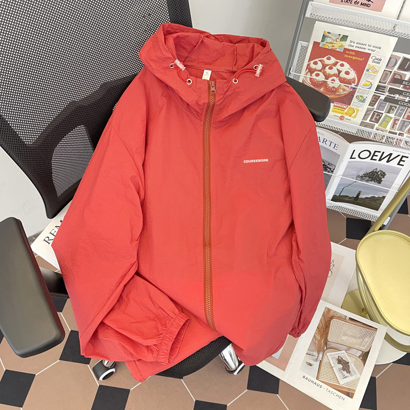 Men's hooded sun protection jacket with lettering print zipper