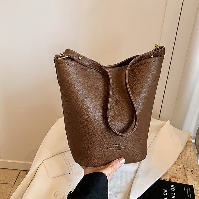 Korean niche underarm bag for women 2024 new trendy autumn and winter retro bucket bag multifunctional shoulder bag crossbody bag
