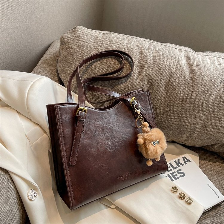 Autumn and winter retro large-capacity bags 2024 new women's bags popular commuter single shoulder armpit bag textured tote bag
