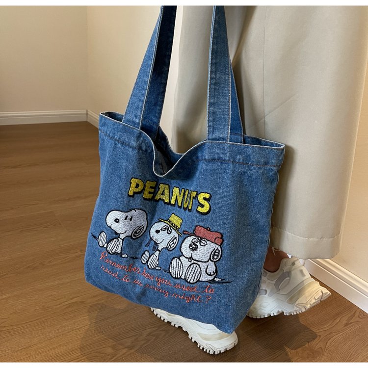 Snoopy Denim Canvas Bag Women's 2024 New Embroidered Cartoon Shoulder Bag Large Capacity Commuting Bag Tote Bag