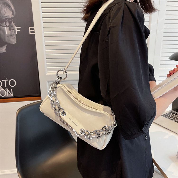 High-end texture niche bag women's popular new fashion versatile chain crossbody bag summer single shoulder armpit bag