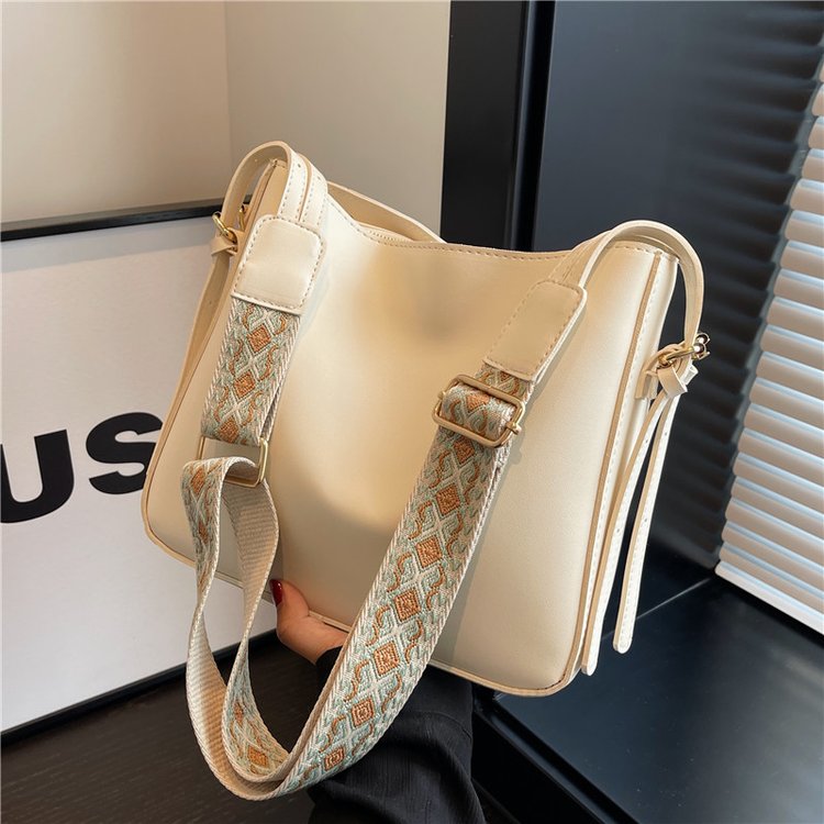 2024 new cross-border bags for women, high-end solid color texture, niche design shoulder bag, wide cross-body bucket bag