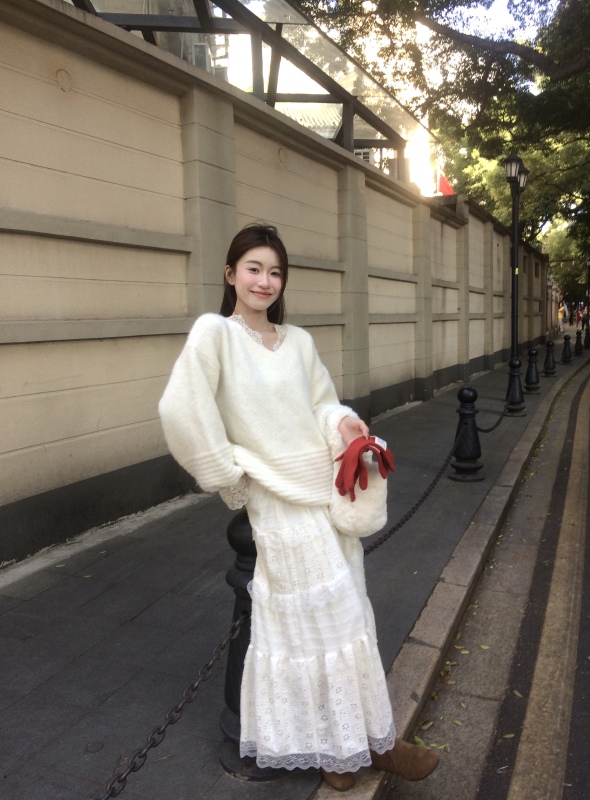 Korean style lazy style soft waxy sweater lace bottoming shirt + high waist a line cake skirt design crochet skirt