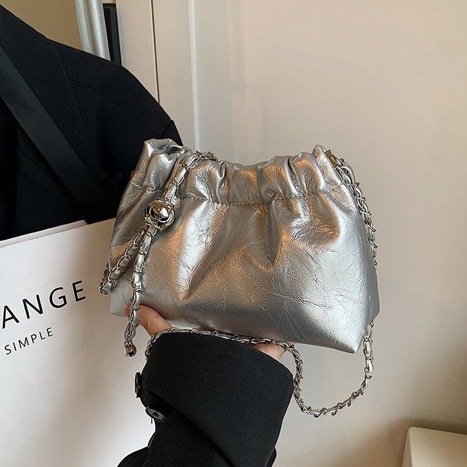 French niche pleated underarm small bag for women new fashion chain crossbody bag summer style bucket bag