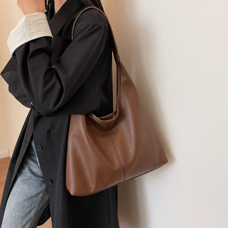 Large-capacity bag for women spring and summer 2024 new fashion shoulder bag high-quality mother-in-law bucket commuting tote bag
