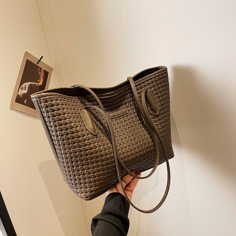 Retro handbag high-end large-capacity women's bag 2024 new simple tote bag versatile shoulder armpit bag