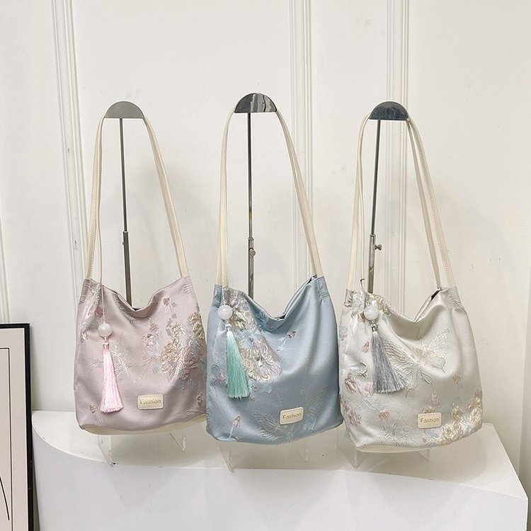 New Chinese style foreign style large capacity armpit bag for women 2024 new fashion work commuting shoulder bucket bag