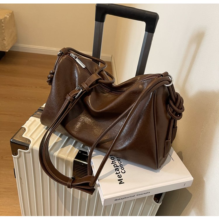 Large-capacity bag for women autumn versatile 2024 new fashion single shoulder crossbody bag retro simple commuter pillow bag