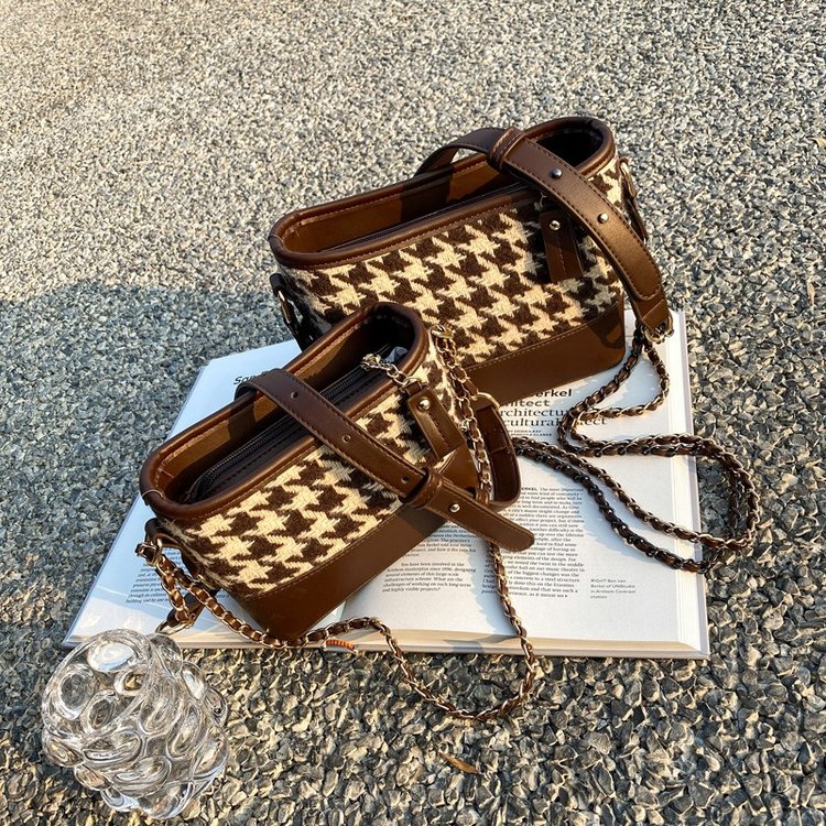 Bags Korean high-end versatile bucket bag 2024 new niche design wideband single shoulder crossbody bag for women autumn and winter