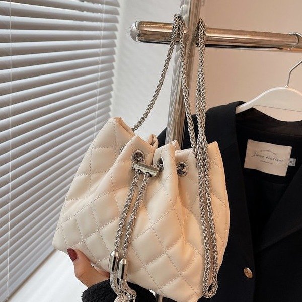 Niche internet celebrity portable bucket bag women's new high-end texture rhombus chain bag fashionable crossbody bag