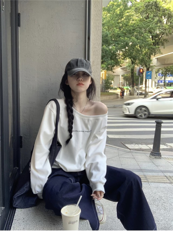 Sweet and Spicy Style Loose Letter Print One Shoulder Long Sleeve Sweatshirt
