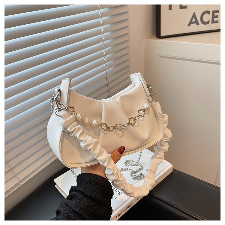 2024 pleated foreign style summer foreign style cloud solid color chain fashion casual new single shoulder underarm bag for women