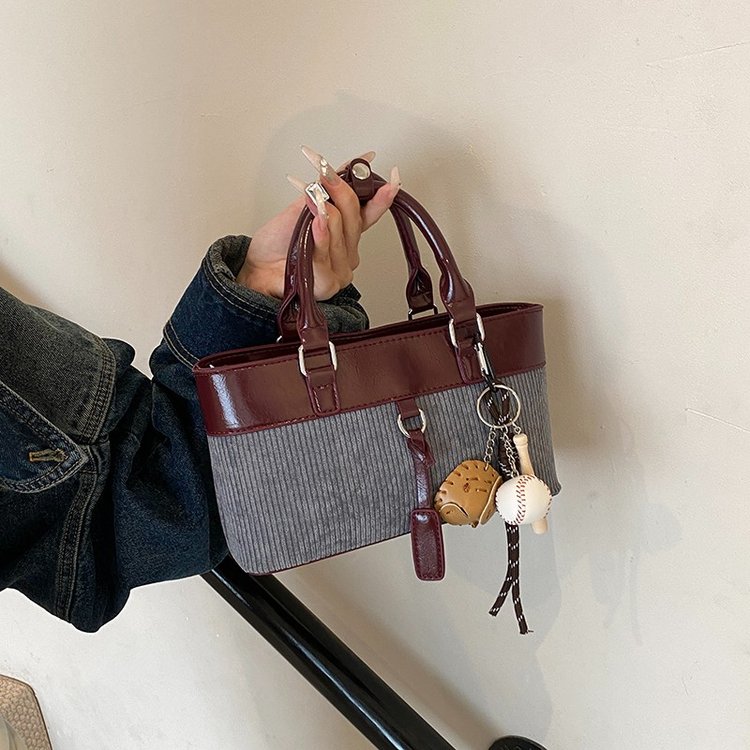Super popular niche contrast color bag for women 2024 new autumn and winter versatile crossbody bag fashionable portable outing small bag