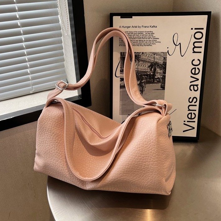 Cross-border popular women's bags 2024 new high-end, foreign style, versatile armpit bag, niche fashion single shoulder crossbody bag