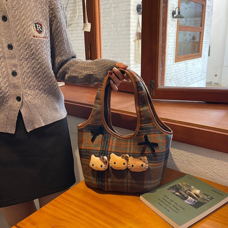 Autumn and winter super popular niche woolen bags for women 2024 new versatile shoulder underarm bag plaid small handbag