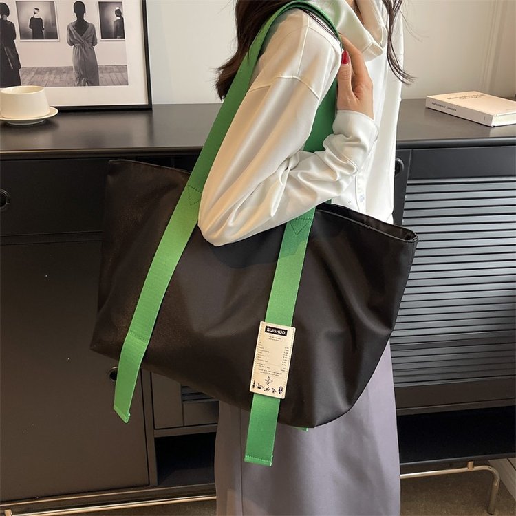 Cross-border niche nylon tote bag women's new fashion handbag versatile large capacity shoulder commuter bag