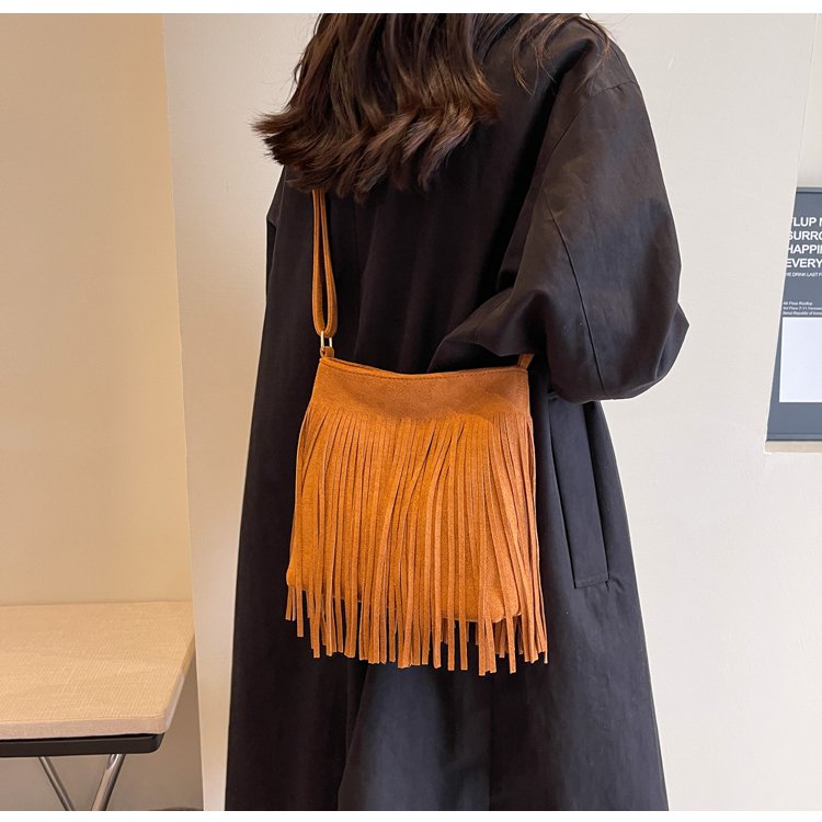 Autumn and winter retro suede bread bag for women 2024 new versatile crossbody bag tassel frosted shoulder bucket bag