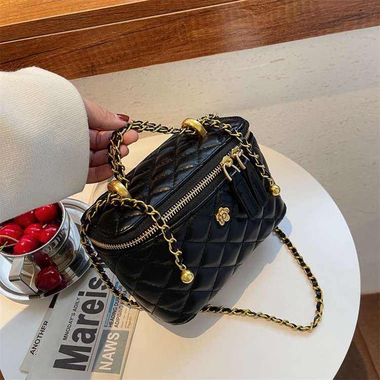 High-end textured small bag for women summer new niche design rhombus chain crossbody bag portable bucket bag