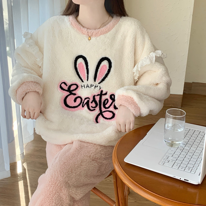 Winter round neck comfortable and warm flannel pajamas for women cute and sweet cartoon thickened home clothes