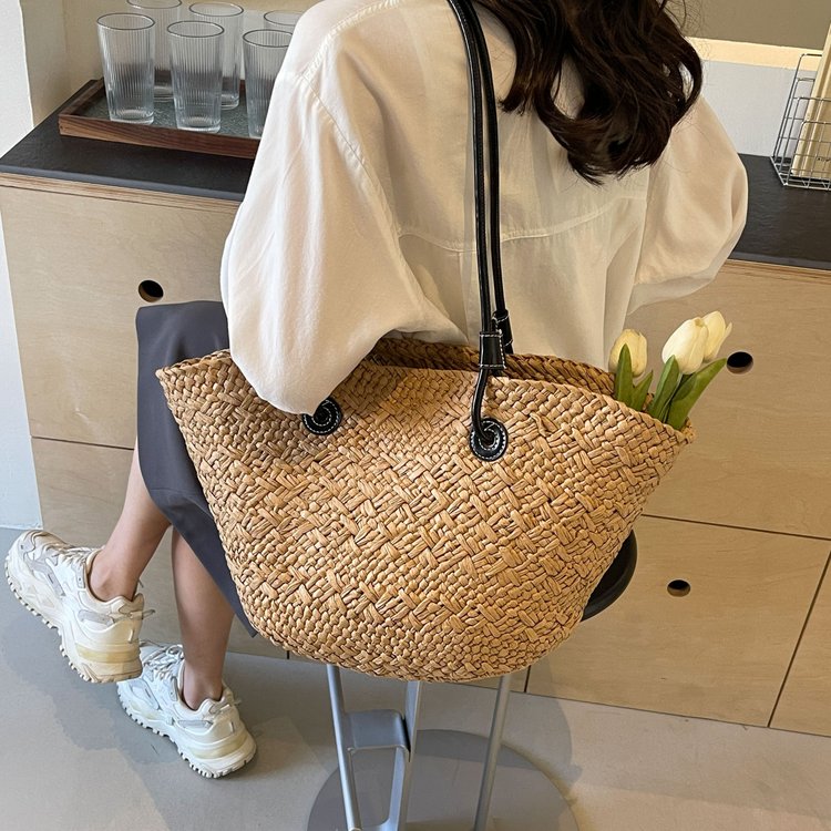 Korean style ins large-capacity straw bag, versatile and simple hand-held natural grass hand-woven bag for women's holiday beach bag