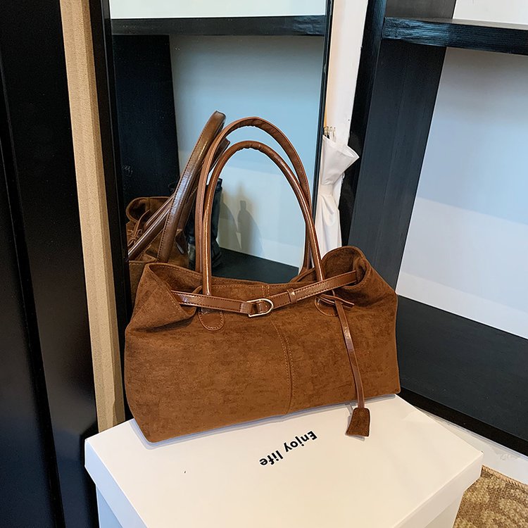 Large capacity frosted portable commuter bag large bag women's 2024 new retro tote bag shoulder armpit women's bag