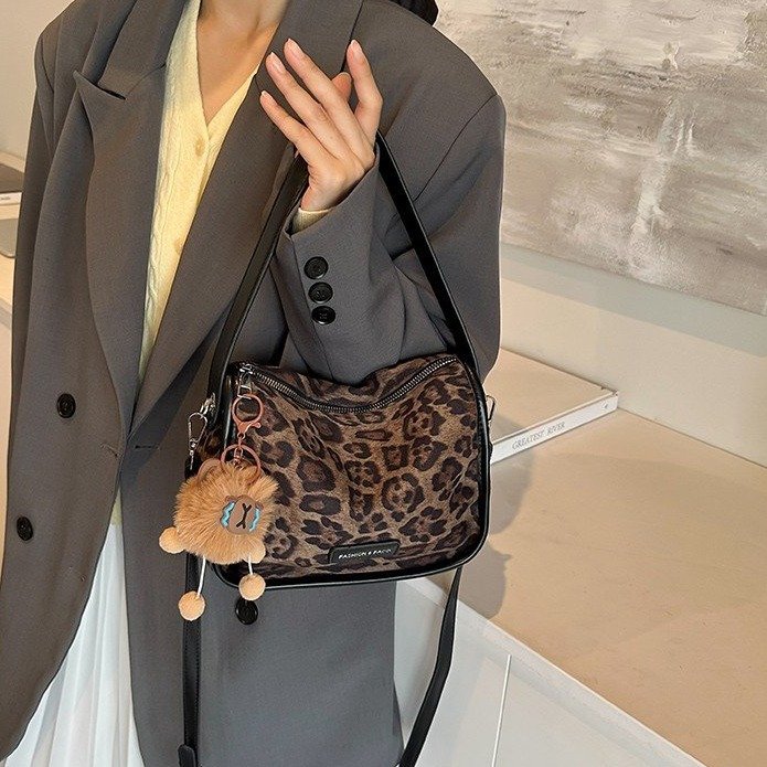 Genuine leather women's bag leopard print small square bag 2024 autumn and winter new fashion versatile shoulder bag women's high-end texture crossbody bag