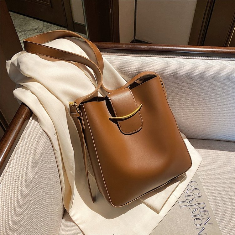 Internet celebrity large-capacity bag women's bag spring new trendy fashion shoulder bag foreign style crossbody bucket bag
