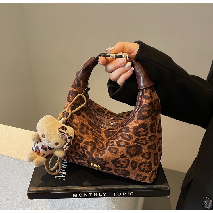 High-end retro niche handbag for women 2024 new autumn and winter leopard print fashion versatile one-shoulder portable dumpling bag