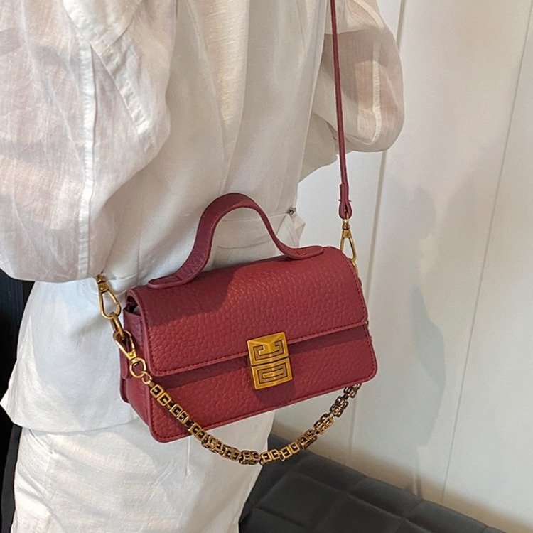 High-end and stylish small bag for women 2024 new popular fashion chain cross-body bag versatile small square bag