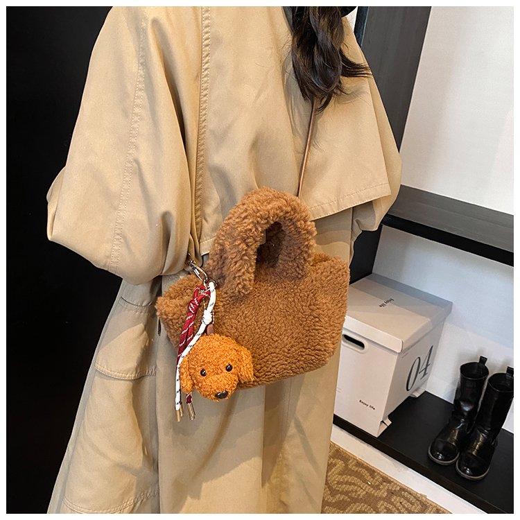 Autumn and winter super popular niche lamb furry bag for women 2024 new versatile crossbody bag hand-held furry bag