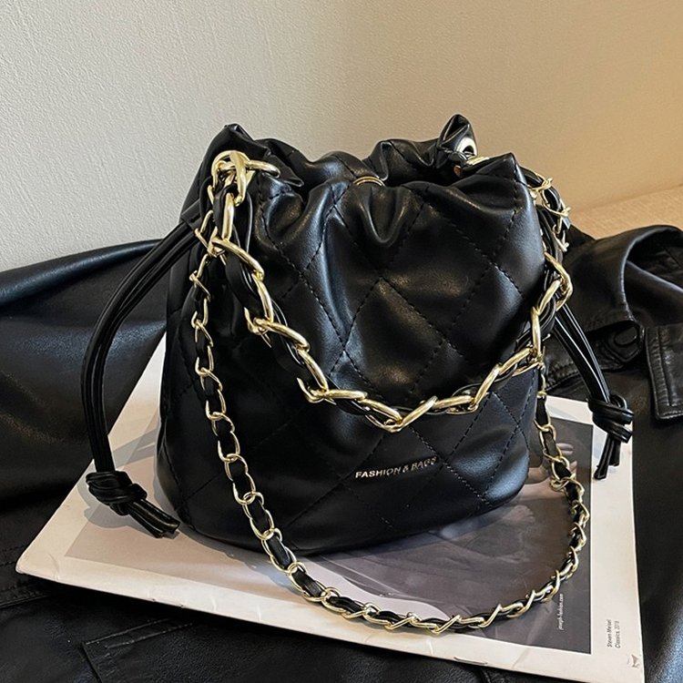 Cross-border niche fashion small sachet bag for women, new autumn and winter high-end rhombus bucket bag, versatile cross-body bag
