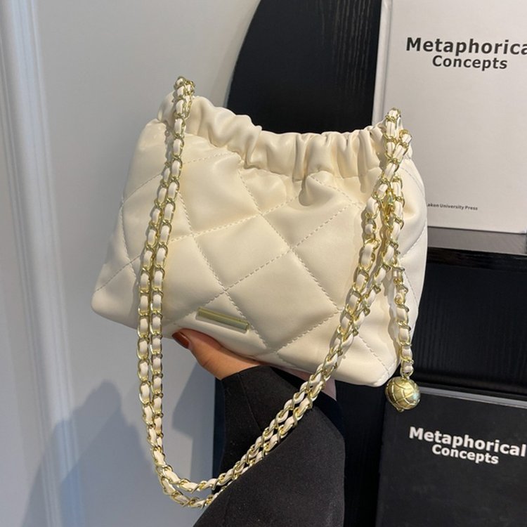 Korean fashion popular armpit bag for women summer new diamond trendy chain bag textured shoulder bucket bag