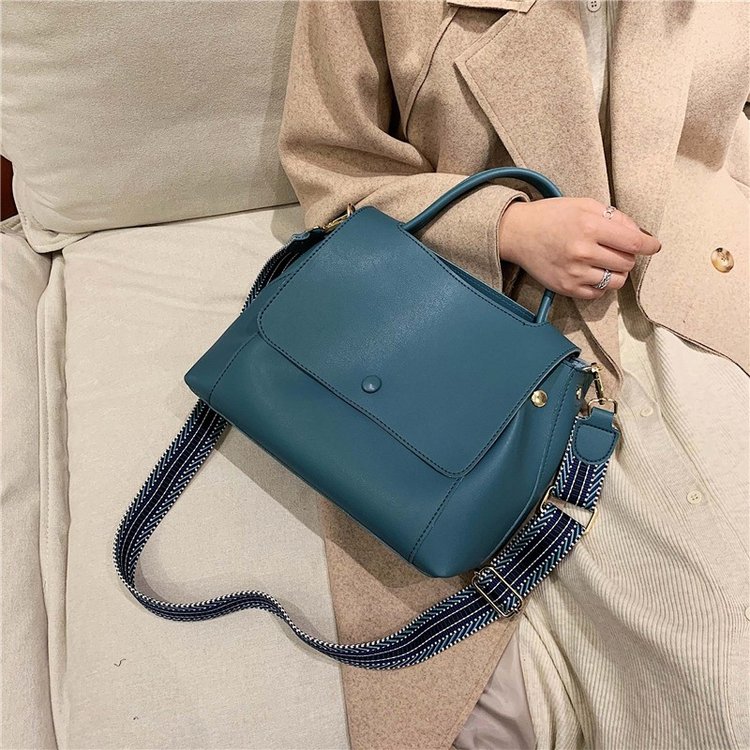 Autumn and winter simple shoulder bag for women 2024 new bags trendy Korean version versatile crossbody bag stylish fashion handbag