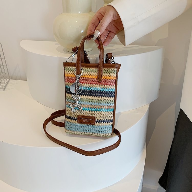 Fashionable portable bucket bag for women 2024 summer new style simple casual personality mobile phone bag niche design shoulder bag