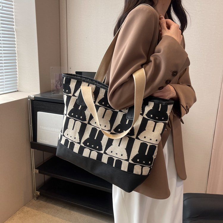 Canvas bag for women 2024 new fashion contrasting color stitching shoulder bag rabbit print large capacity commuter tote bag