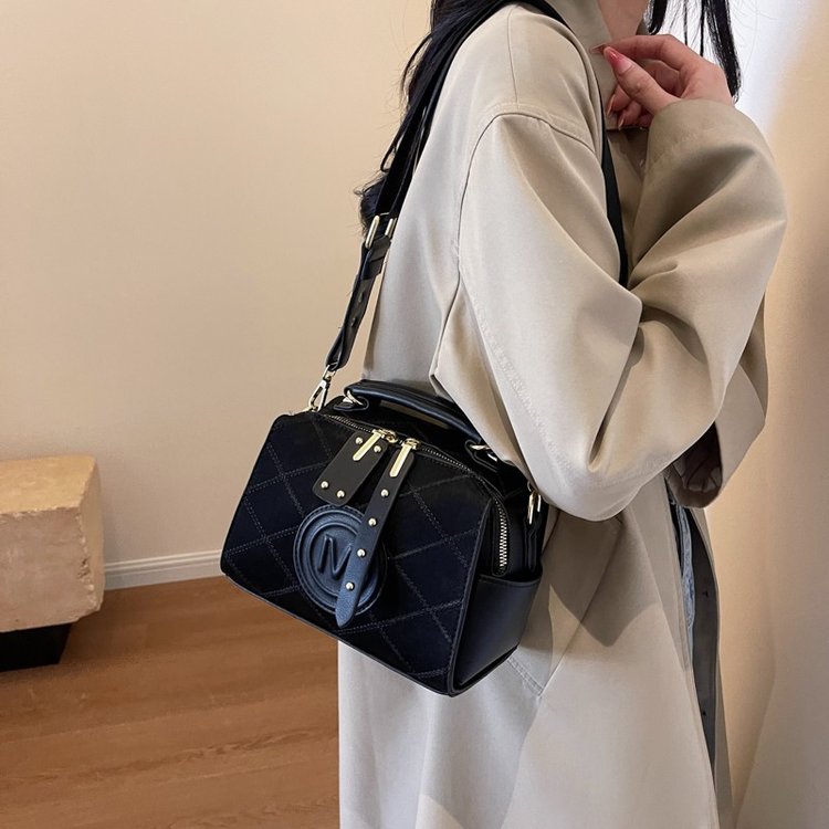 Sewing rhombus handbag women's bag new matte texture shoulder bag retro large capacity crossbody bag batch