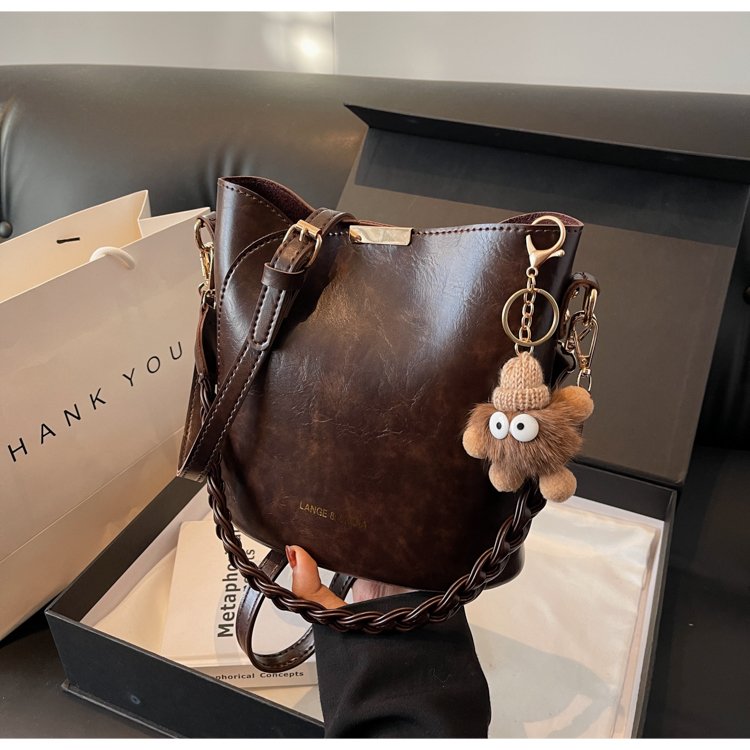 Retro niche design bag for women 2024 new high-end texture versatile crossbody bag popular portable bucket bag