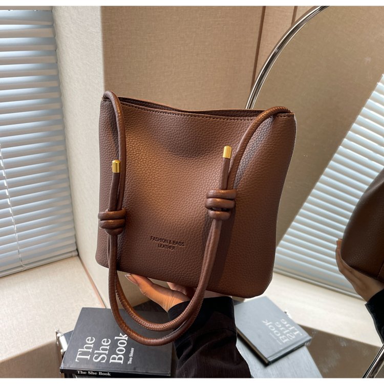New large-capacity simple mother-in-law bag 2024 autumn commuter high-end soft leather bucket bag retro women's shoulder crossbody bag