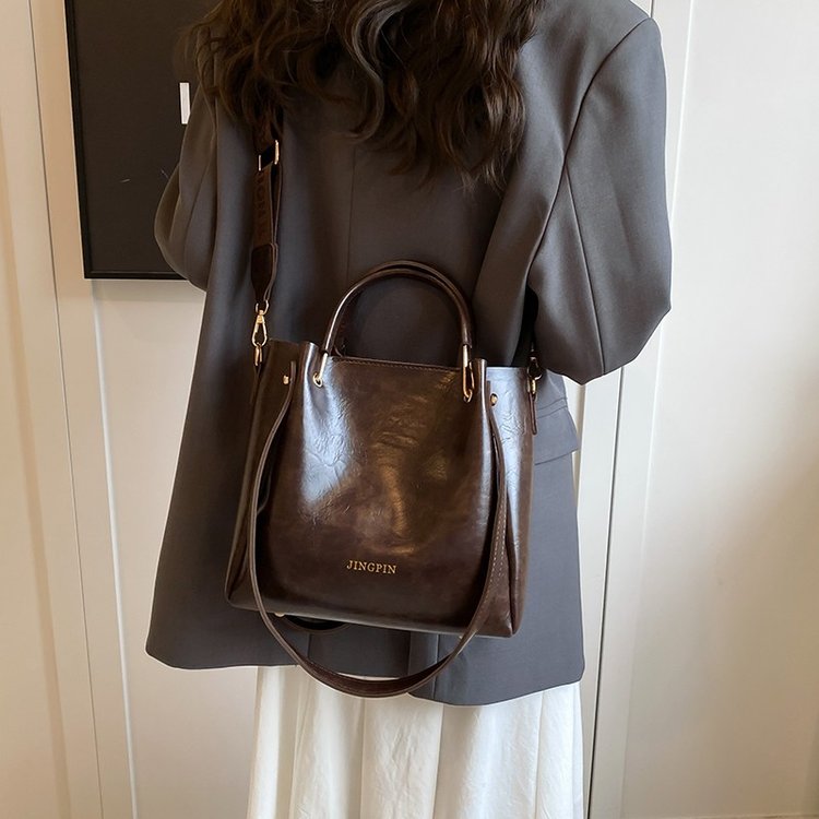 Viney bucket bag 2024 new autumn and winter crossbody bag genuine leather women's bag large capacity fashion portable shoulder bag