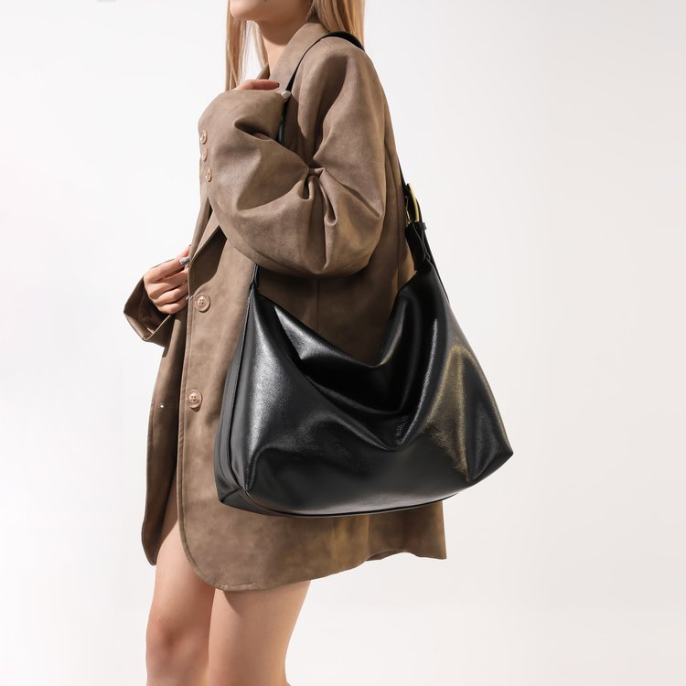 Simple Large Capacity Bag Women 2024 New Fashion Versatile Casual Shoulder Bag Student Commuting Crossbody Tote Bag