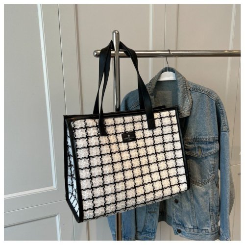 Plaid commuter armpit large capacity bag women's new fashion high-end tote bag niche shoulder bag