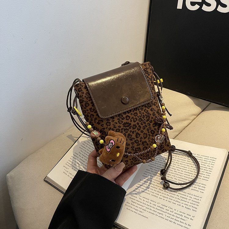 Autumn and winter bags for women 2024 new leopard print retro vertical portable small square bag single shoulder crossbody bag mobile phone bag