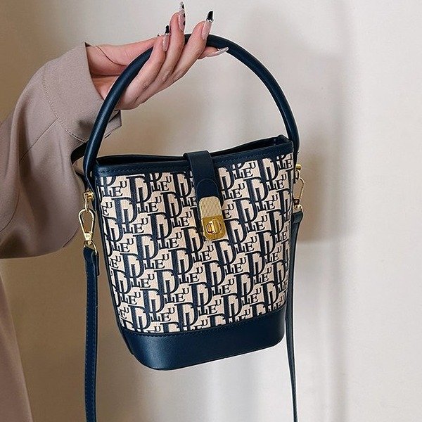 Large-capacity fashionable women's bag woven floral fabric temperament handbag 2024 winter new style versatile retro crossbody bucket bag
