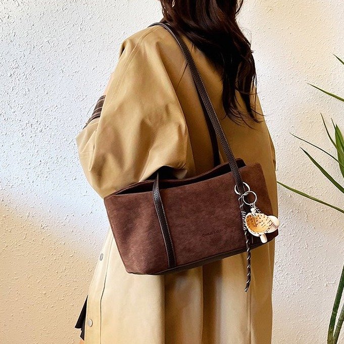 2024 autumn and winter new Korean niche frosted texture simple ins commuting casual lazy armpit bag tote bag