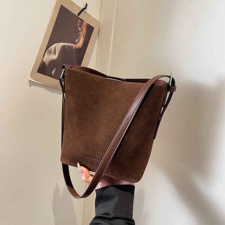 New bags for women 2024 popular bucket bag autumn and winter matte retro this year's popular fashion shoulder crossbody bag