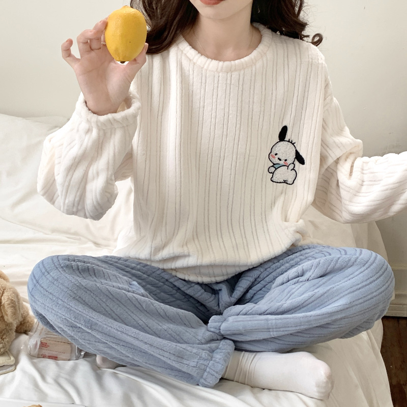 Hollow flannel pajamas for women winter new round neck sweet home clothes can be worn outside the suit
